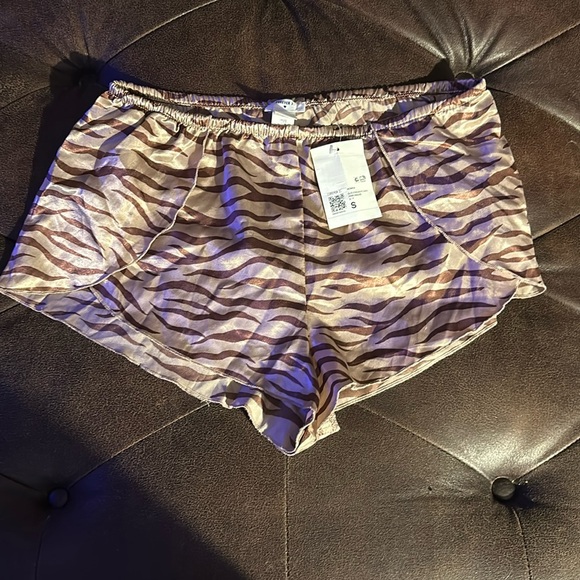 Forever 21 stripes pajamas silky sleep shorts size small. - Picture 1 of 3